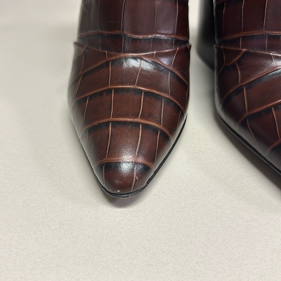 🔥🔥🔥NEW Chloe Croc-Embossed Leather Brown Ankle Boots Heels - Picture 10 of 16